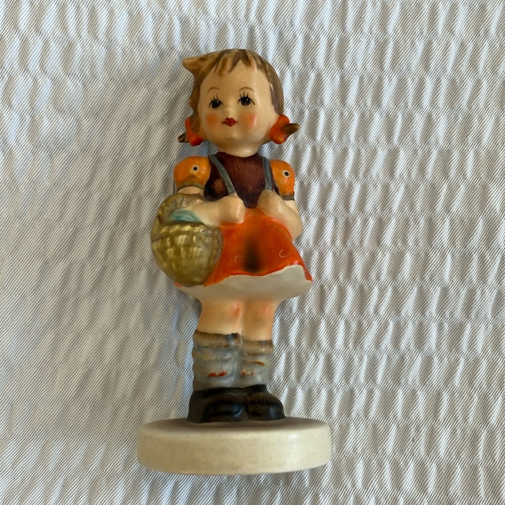 Hummel Figure Girl with backpack